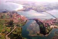 San Vicente de la Barquera. La Puebla Vieja desde el aire.